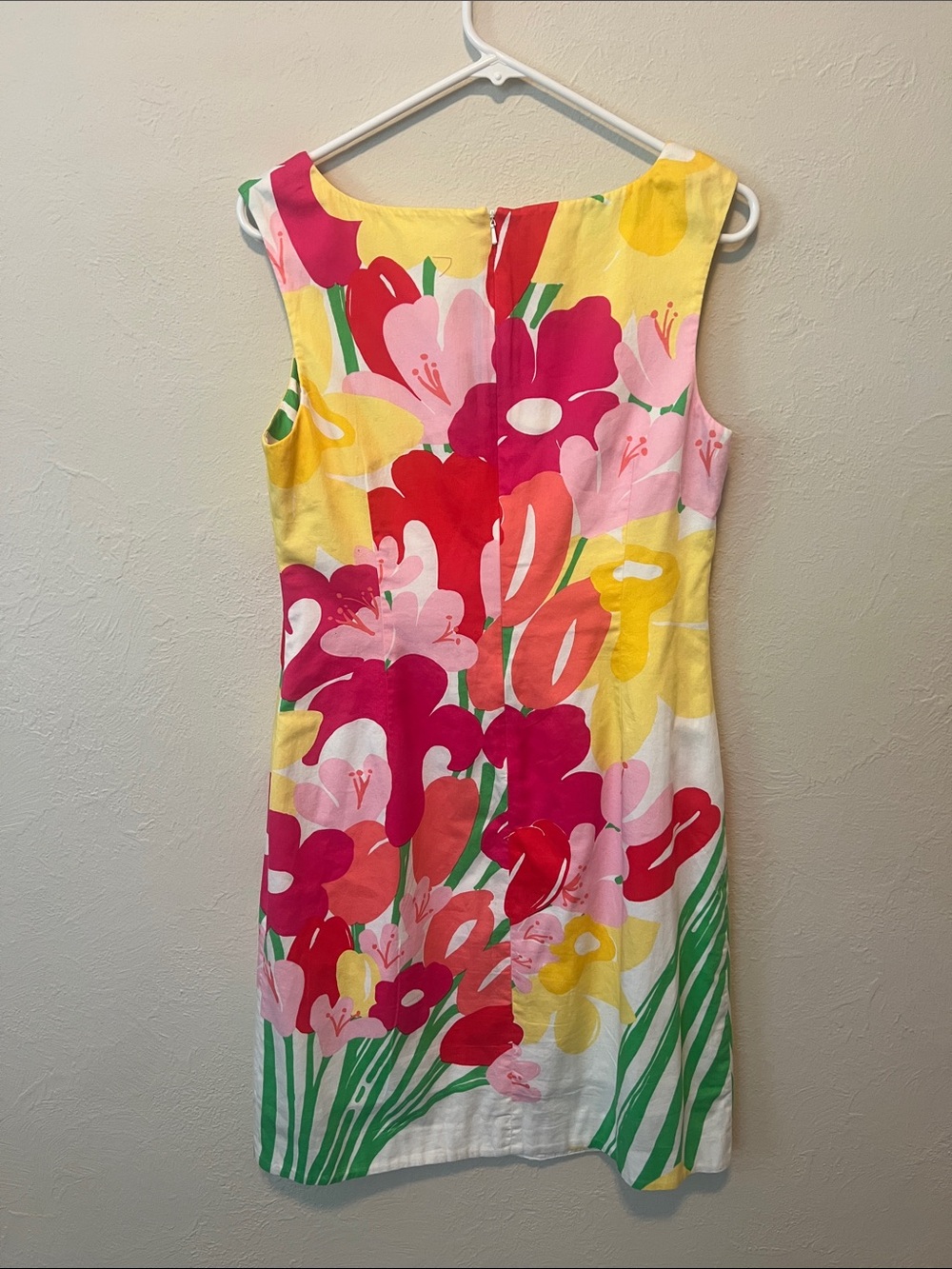 Lilly Pulitzer Taytay shift dress in Lavish Lilies Placed print. Size 8 - Picture 3 of 5
